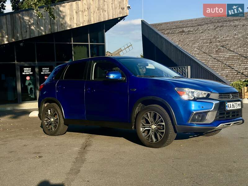 Внедорожник / Кроссовер Mitsubishi Outlander 2016 в Киеве