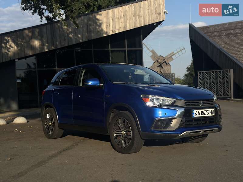Внедорожник / Кроссовер Mitsubishi Outlander 2016 в Киеве