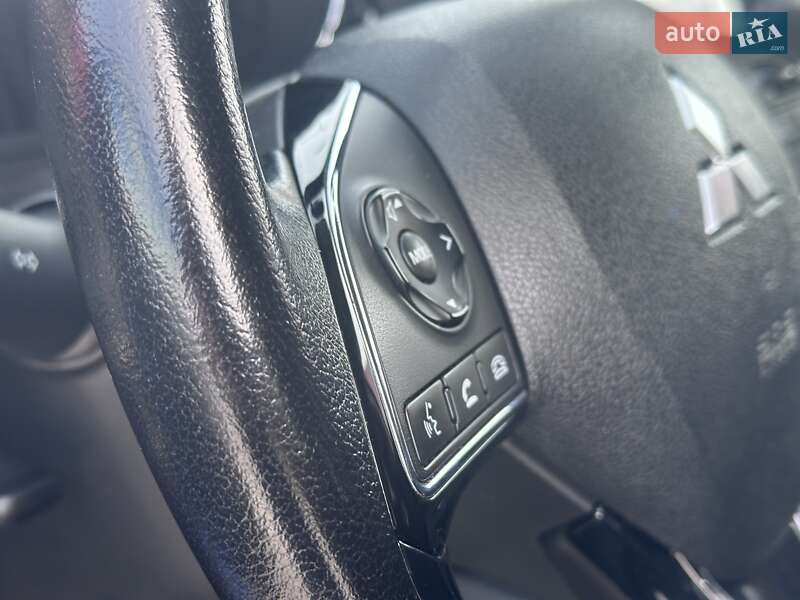 Внедорожник / Кроссовер Mitsubishi Outlander 2016 в Киеве