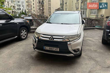 Позашляховик / Кросовер Mitsubishi Outlander 2016 в Києві