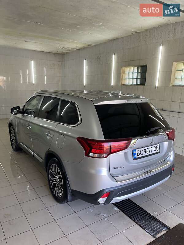Внедорожник / Кроссовер Mitsubishi Outlander 2018 в Львове фото 3 Внедорожник / Кроссовер Mitsubishi Outlander 2018 в Львове