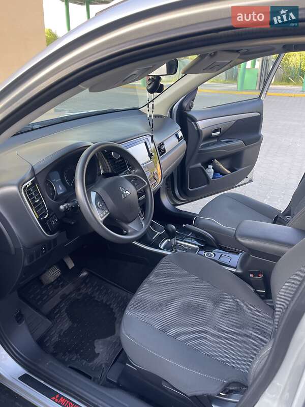 Внедорожник / Кроссовер Mitsubishi Outlander 2018 в Львове фото 10 Внедорожник / Кроссовер Mitsubishi Outlander 2018 в Львове