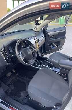 Внедорожник / Кроссовер Mitsubishi Outlander 2018 в 