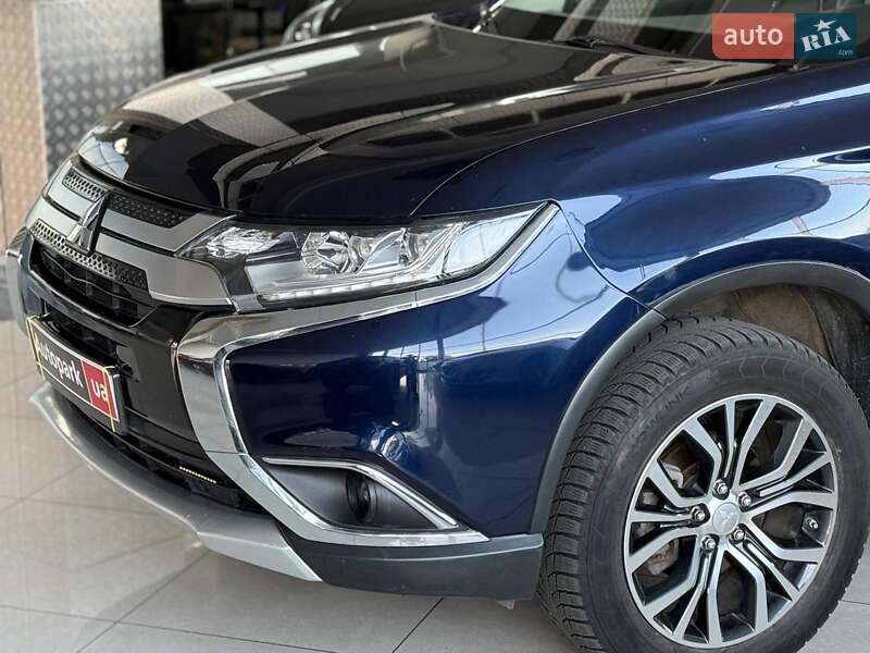 Позашляховик / Кросовер Mitsubishi Outlander 2016 в Одесі
