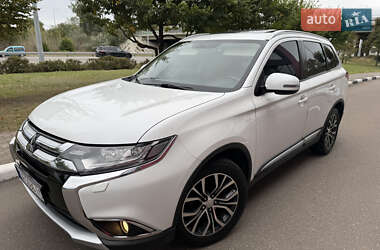 Внедорожник / Кроссовер Mitsubishi Outlander 2015 в 