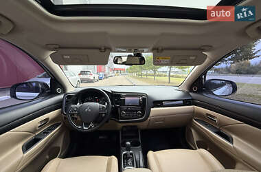 Внедорожник / Кроссовер Mitsubishi Outlander 2015 в 