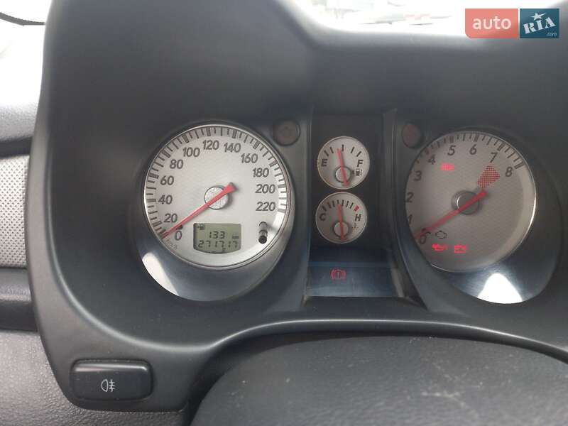 Позашляховик / Кросовер Mitsubishi Outlander 2003 в Хотині фото 7 Позашляховик / Кросовер Mitsubishi Outlander 2003 в Хотині