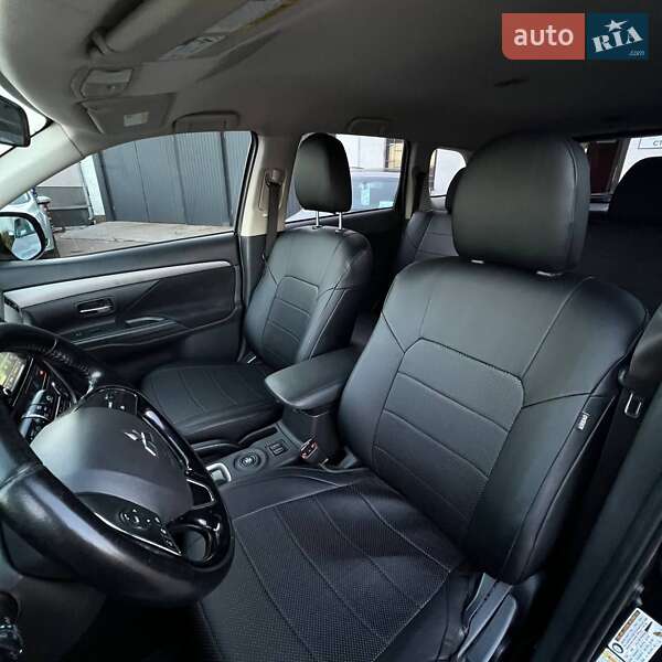 Позашляховик / Кросовер Mitsubishi Outlander 2016 в Чернігові