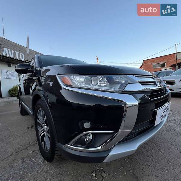Позашляховик / Кросовер Mitsubishi Outlander 2016 в Чернігові