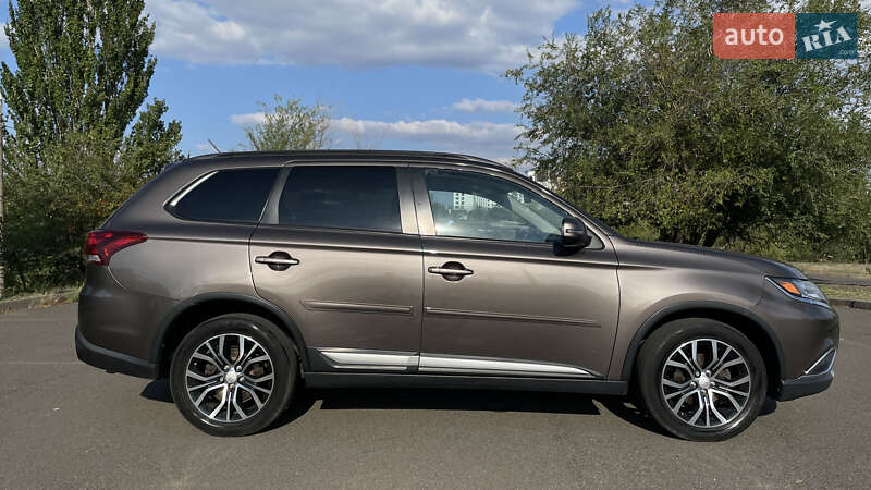 Позашляховик / Кросовер Mitsubishi Outlander 2015 в Кривому Розі фото 8 Позашляховик / Кросовер Mitsubishi Outlander 2015 в Кривому Розі