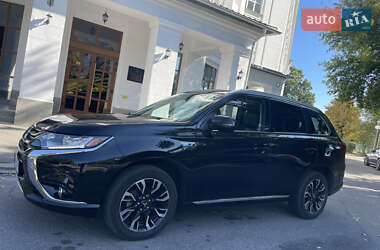 Внедорожник / Кроссовер Mitsubishi Outlander 2018 в 