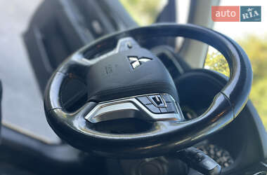 Внедорожник / Кроссовер Mitsubishi Outlander 2018 в 