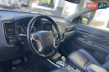 Внедорожник / Кроссовер Mitsubishi Outlander 2018 в 