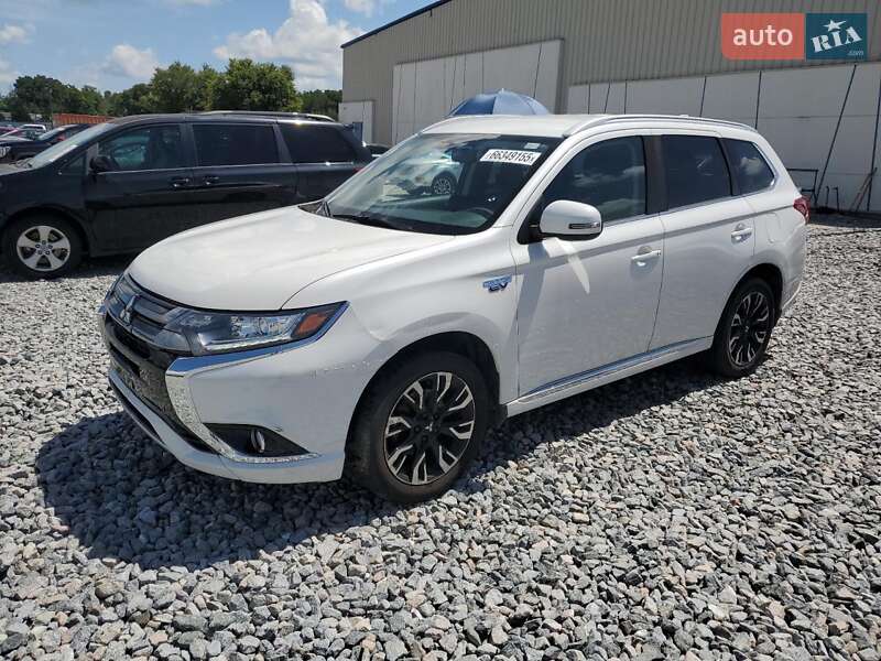 Внедорожник / Кроссовер Mitsubishi Outlander 2018 в 