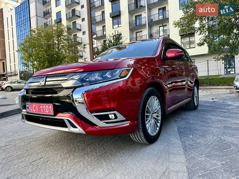 Внедорожник / Кроссовер Mitsubishi Outlander 2021 в Львове