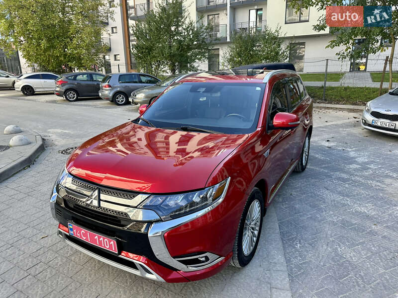 Внедорожник / Кроссовер Mitsubishi Outlander 2021 в Львове