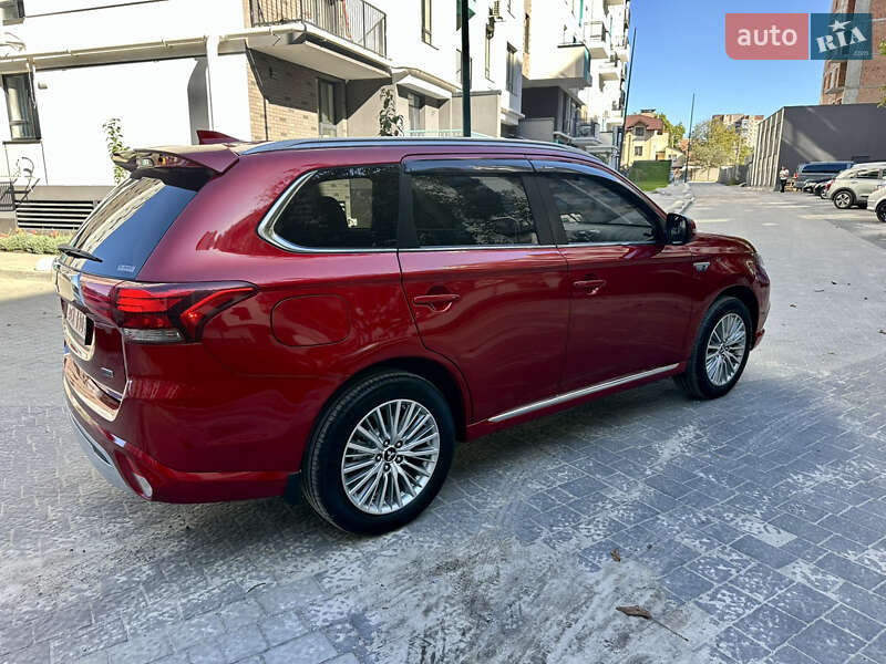 Внедорожник / Кроссовер Mitsubishi Outlander 2021 в Львове