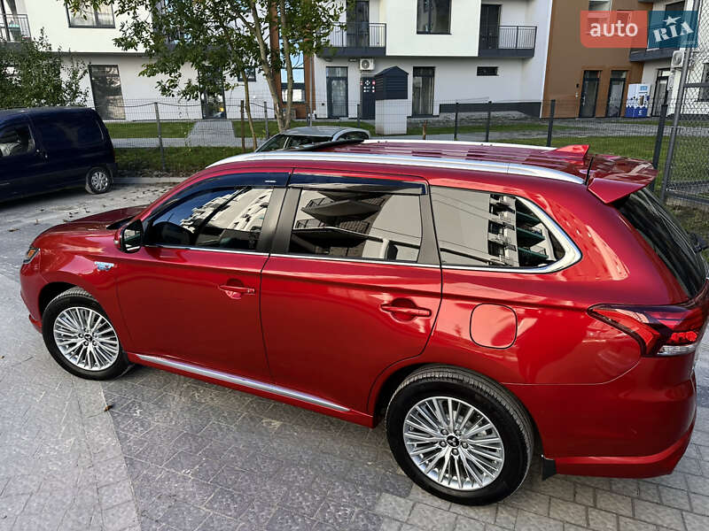 Внедорожник / Кроссовер Mitsubishi Outlander 2021 в Львове