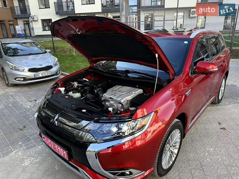 Внедорожник / Кроссовер Mitsubishi Outlander 2021 в Львове