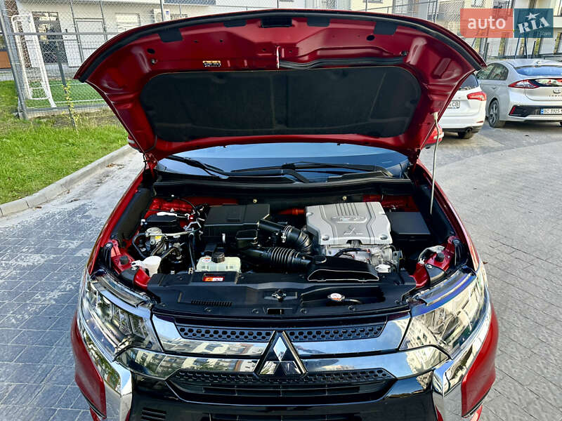Внедорожник / Кроссовер Mitsubishi Outlander 2021 в Львове
