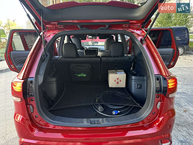 Внедорожник / Кроссовер Mitsubishi Outlander 2021 в Львове