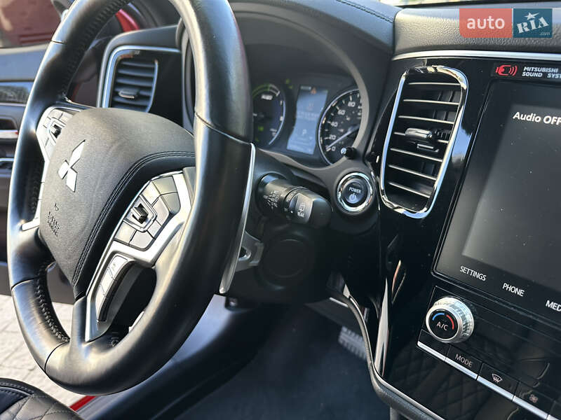 Внедорожник / Кроссовер Mitsubishi Outlander 2021 в Львове