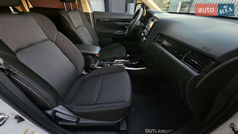 Внедорожник / Кроссовер Mitsubishi Outlander 2019 в Полтаве