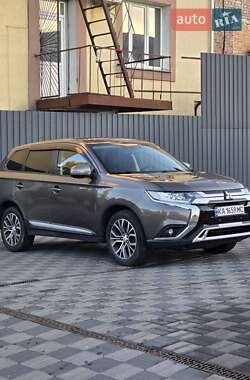 Внедорожник / Кроссовер Mitsubishi Outlander 2015 в Хмельницком