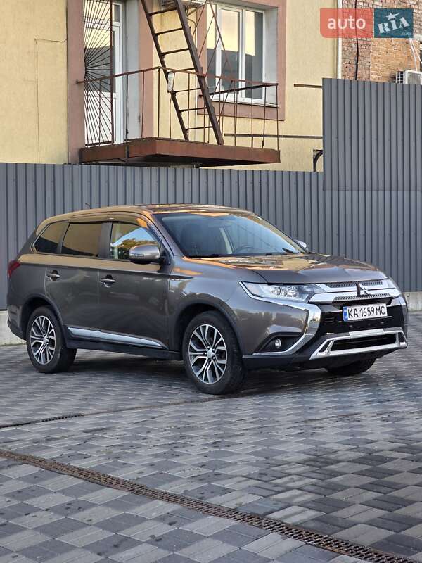 Mitsubishi Outlander 2015