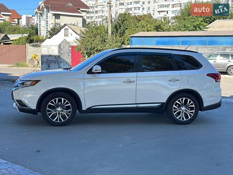 Внедорожник / Кроссовер Mitsubishi Outlander 2015 в Днепре