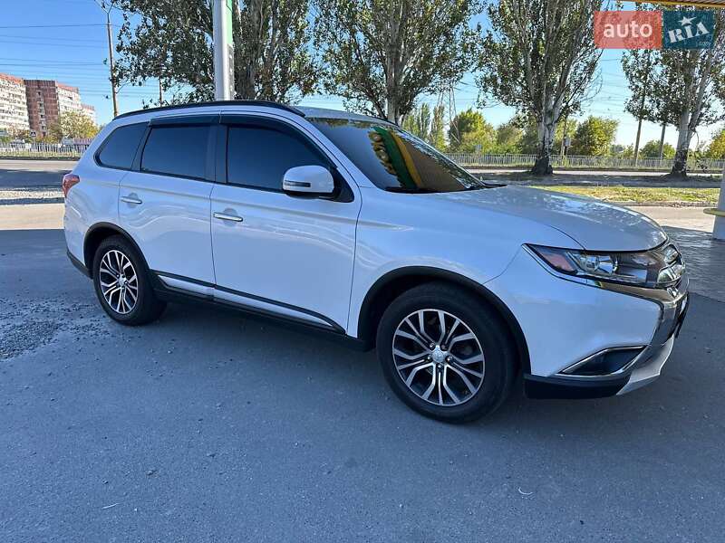 Внедорожник / Кроссовер Mitsubishi Outlander 2015 в Днепре
