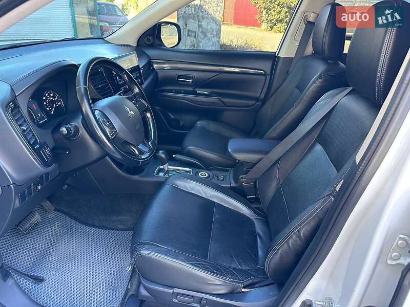 Внедорожник / Кроссовер Mitsubishi Outlander 2015 в Днепре