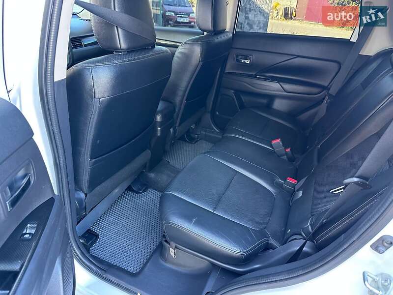 Внедорожник / Кроссовер Mitsubishi Outlander 2015 в Днепре