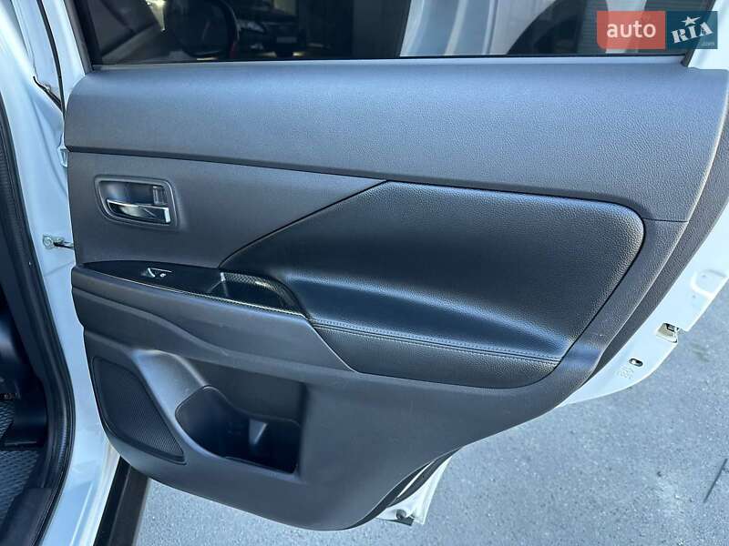 Внедорожник / Кроссовер Mitsubishi Outlander 2015 в Днепре