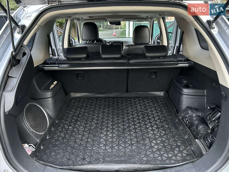 Внедорожник / Кроссовер Mitsubishi Outlander 2013 в Киеве