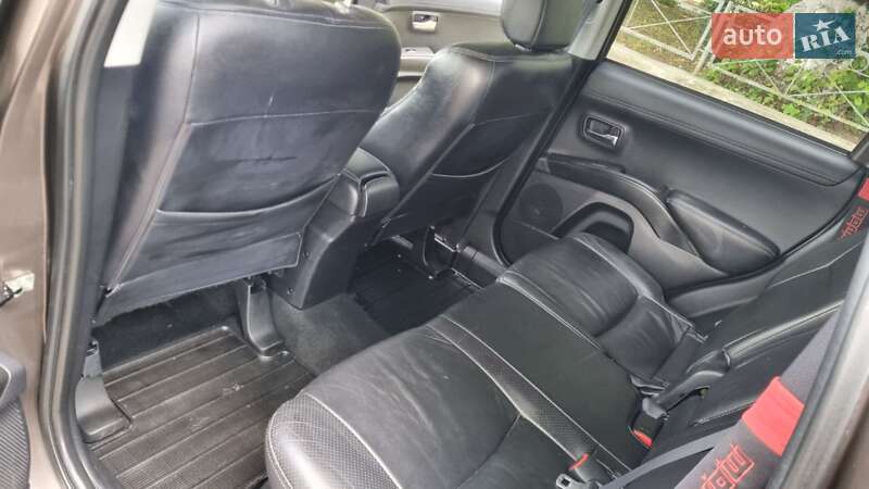Внедорожник / Кроссовер Mitsubishi Outlander 2011 в Луцке