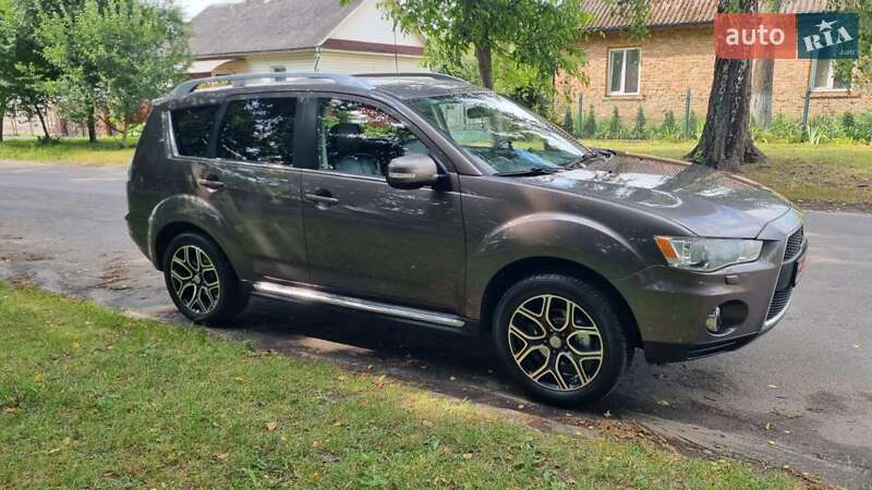 Внедорожник / Кроссовер Mitsubishi Outlander 2011 в Луцке