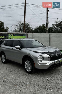 Внедорожник / Кроссовер Mitsubishi Outlander 2022 в 