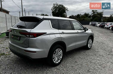 Внедорожник / Кроссовер Mitsubishi Outlander 2022 в 