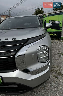 Внедорожник / Кроссовер Mitsubishi Outlander 2022 в 