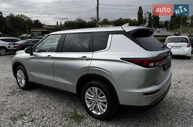Внедорожник / Кроссовер Mitsubishi Outlander 2022 в 