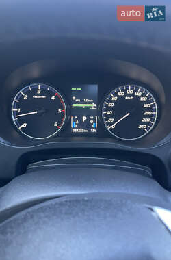 Внедорожник / Кроссовер Mitsubishi Outlander 2014 в 