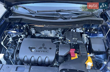 Внедорожник / Кроссовер Mitsubishi Outlander 2014 в 