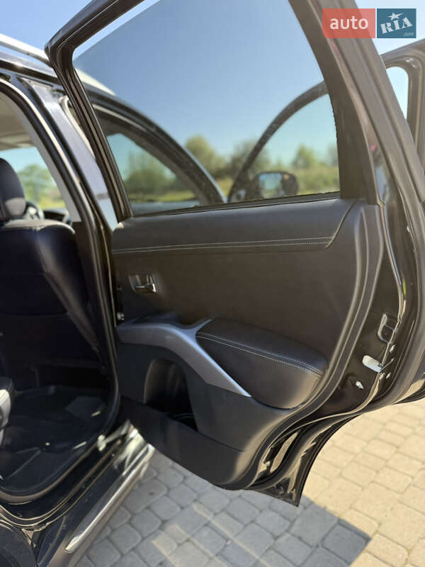 Позашляховик / Кросовер Mitsubishi Outlander 2010 в Львові