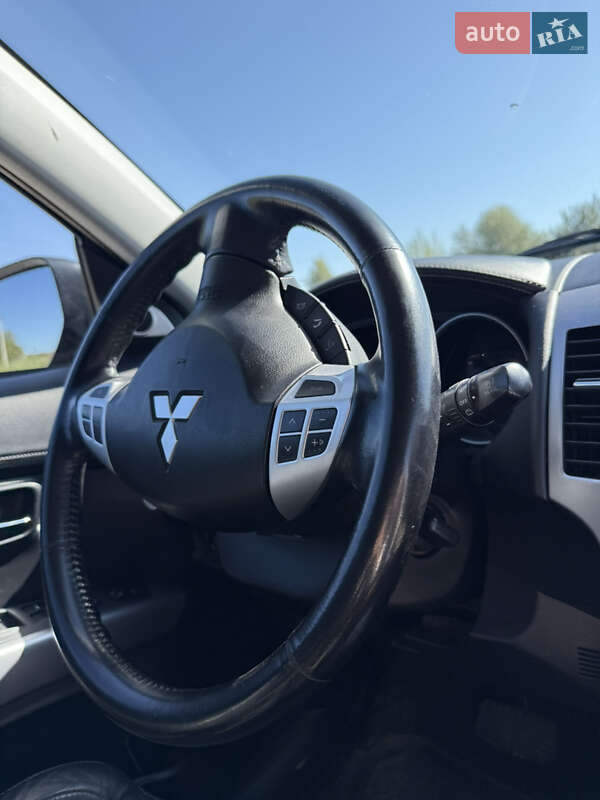 Позашляховик / Кросовер Mitsubishi Outlander 2010 в Львові