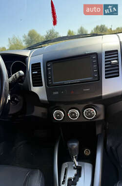 Внедорожник / Кроссовер Mitsubishi Outlander 2010 в 