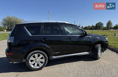 Внедорожник / Кроссовер Mitsubishi Outlander 2010 в 