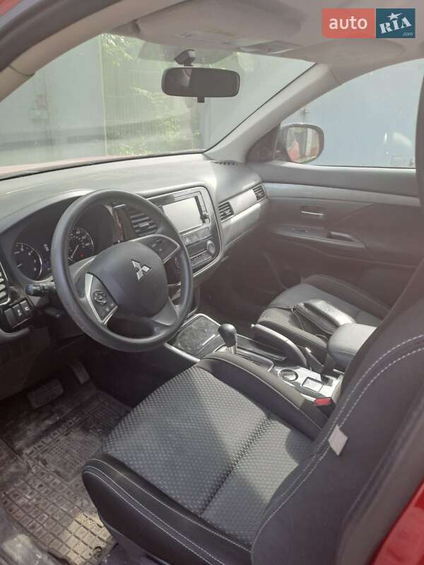 Позашляховик / Кросовер Mitsubishi Outlander 2018 в Харкові