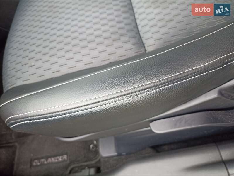 Внедорожник / Кроссовер Mitsubishi Outlander 2015 в Житомире фото 23 Внедорожник / Кроссовер Mitsubishi Outlander 2015 в Житомире