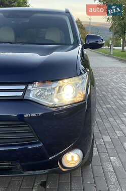 Внедорожник / Кроссовер Mitsubishi Outlander 2013 в 